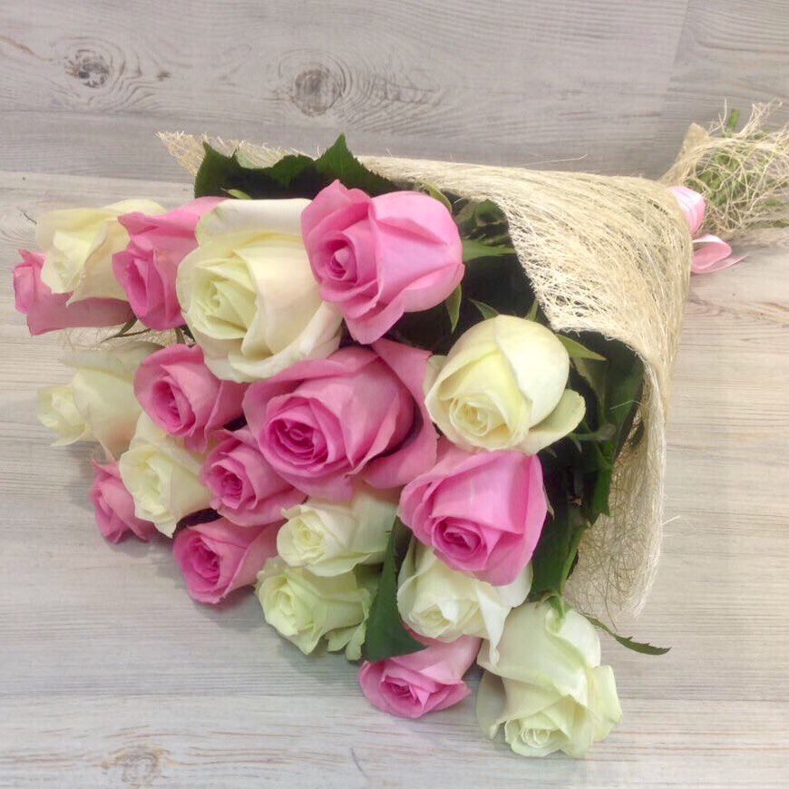 Букет из 19 бело-розовых роз - crocus-flowers38.ru