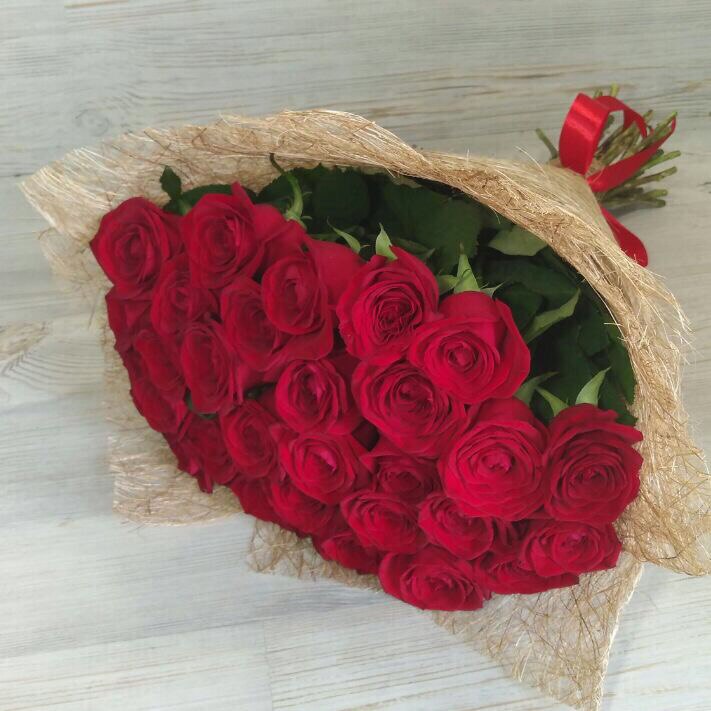 Букет из 29 красных роз (50см) - crocus-flowers38.ru