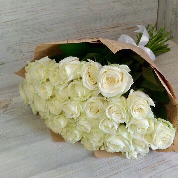 Букет из 29 белых роз (50см) - crocus-flowers38.ru