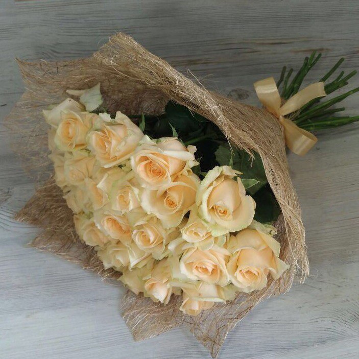 Букет из 29 кремовых роз (50см) - crocus-flowers38.ru