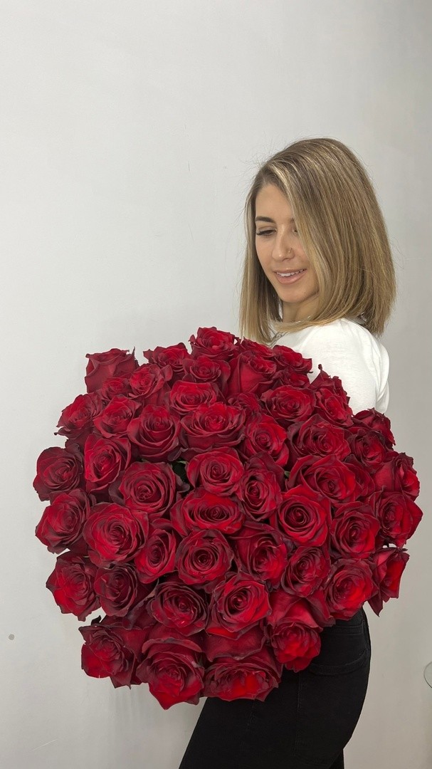 Букет из 51 красной розы (60см) - crocus-flowers38.ru
