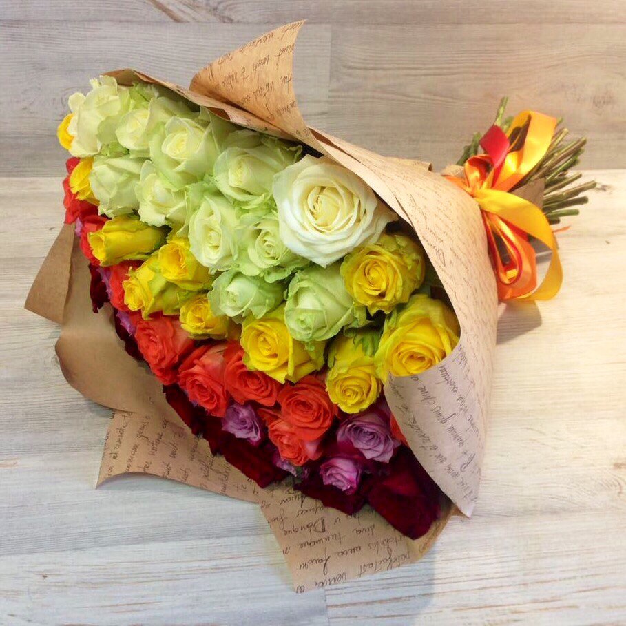 Букет МИКС из 51 розы (60 см) - crocus-flowers38.ru