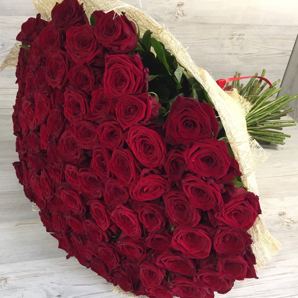 Букет из 101 красной розы (70см) - crocus-flowers38.ru