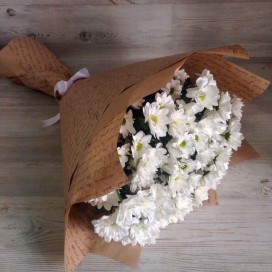 Букет из 15 веточек белых кустовых хризантем