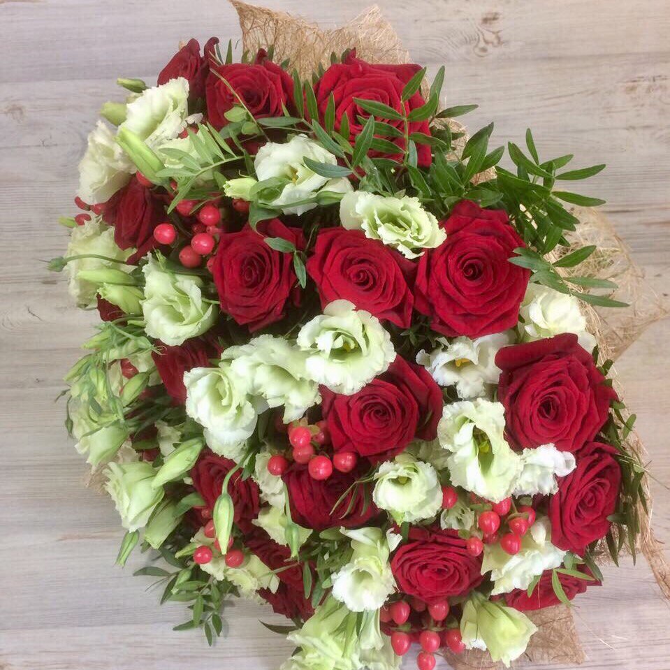 букет из роз с эустомой - crocus-flowers38.ru