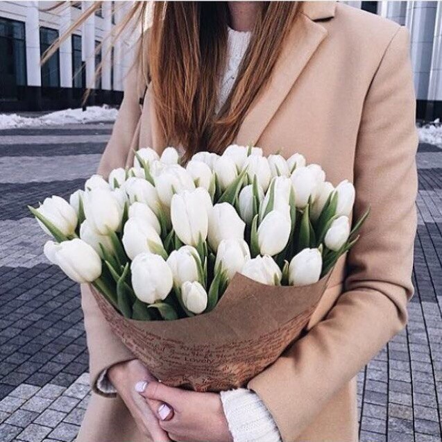 Букет микс из 49 белых тюльпанов - crocus-flowers38.ru