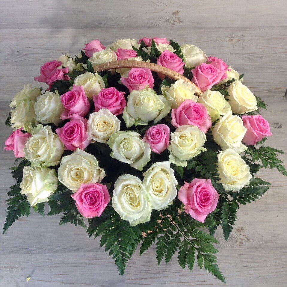 Корзина из 51 розы - crocus-flowers38.ru