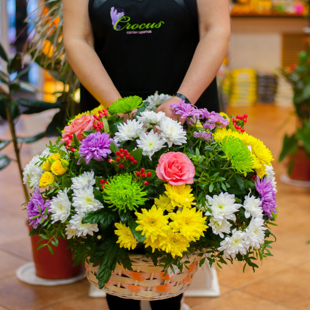 Большая сборная корзина цветов - crocus-flowers38.ru
