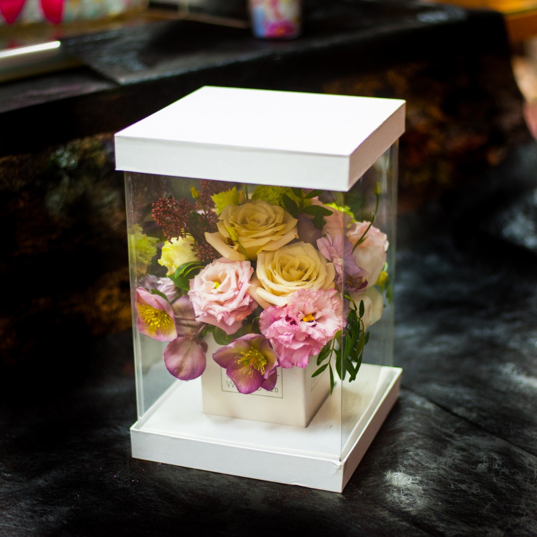 Композиция в прозрачной коробке - crocus-flowers38.ru