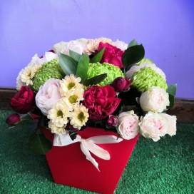 Плайм-пакет с розами и хризантемами